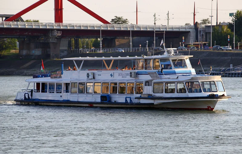 Речной трамвайчик Будапешта